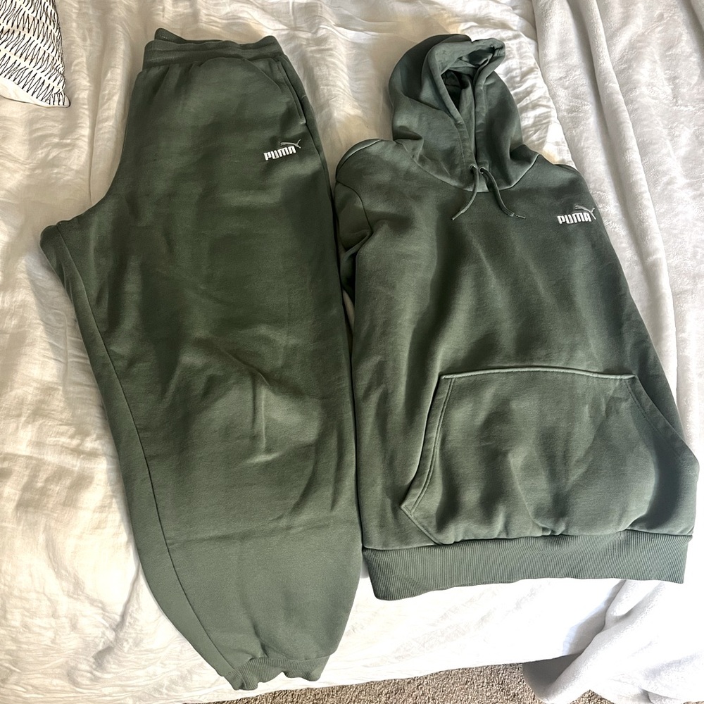 Sweatsuit- Women’s Large Olive Green